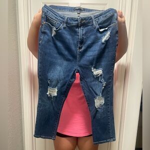 Ladies Judy Blue Capri Distress Jeans